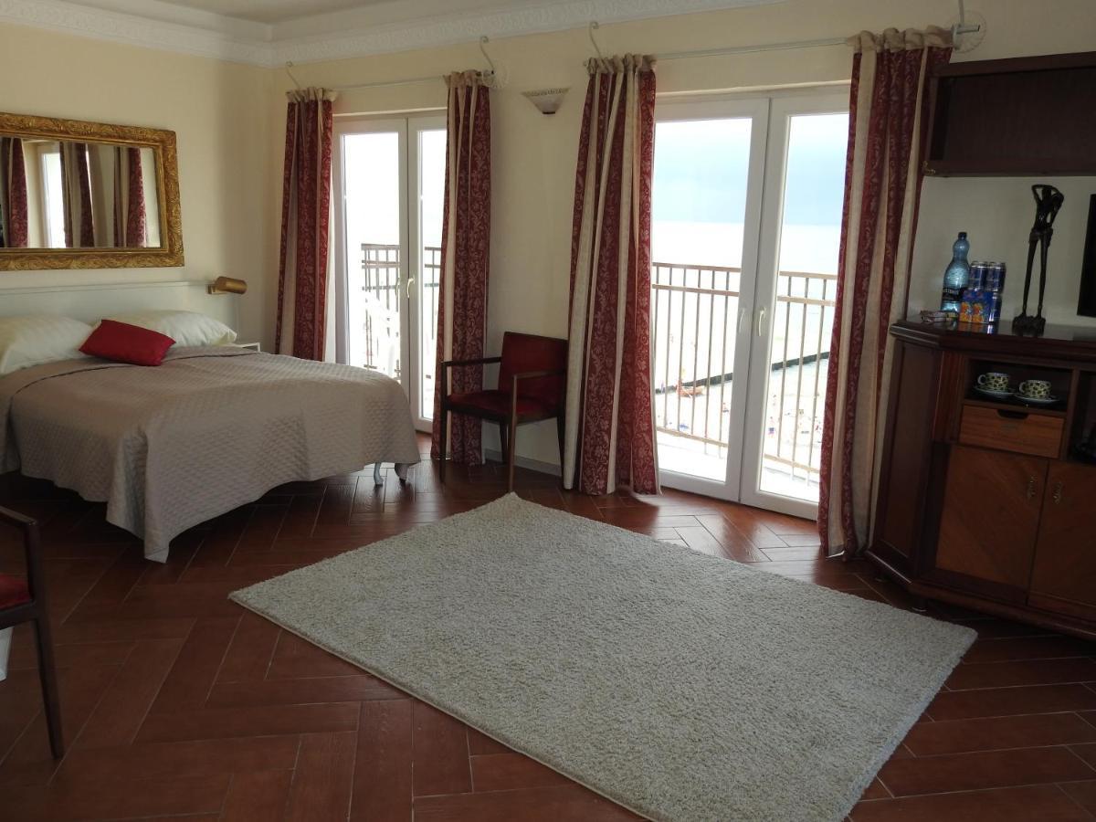 ニエホジェ Baltyk Nad Morzem-Przy Plazy Bed & Breakfast エクステリア 写真