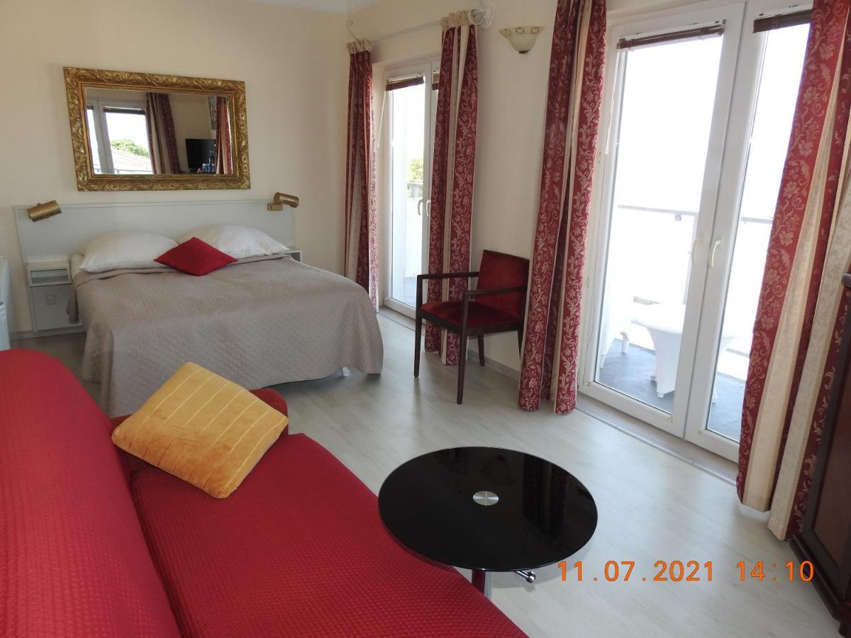 ニエホジェ Baltyk Nad Morzem-Przy Plazy Bed & Breakfast エクステリア 写真